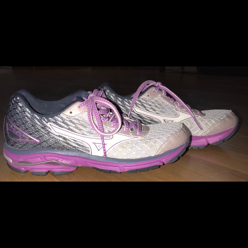 Mizuno Wave Rider 19 Running Shoes